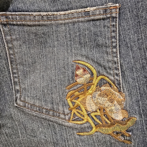 a.n.a. A New Approach Embroidered Floral Boho Womens Bootcut Jeans Size 10 Denim - Picture 4 of 14